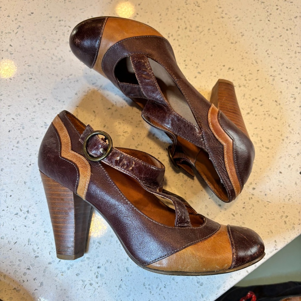 Aldo Two-Tone Brown Heels with Buckle - Picture 4 of 7